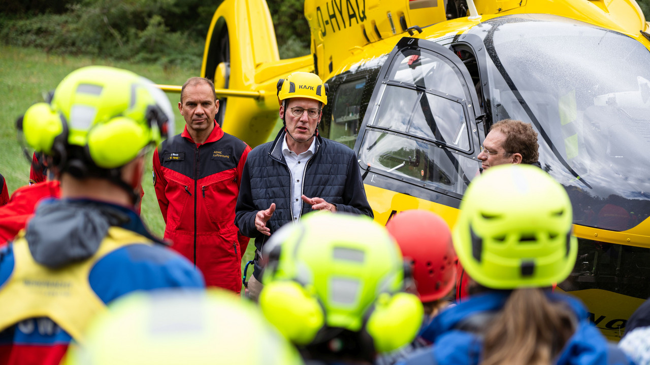 Innenminister Ebling Übung Bergwacht und ADAC