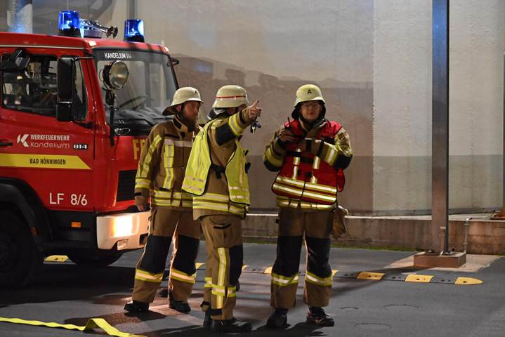 Ein Bild, das Feuerwehrmann, Notdienst, Notruf, Feuerwehr enthält.
KI-generierte Inhalte können fehlerhaft sein.
