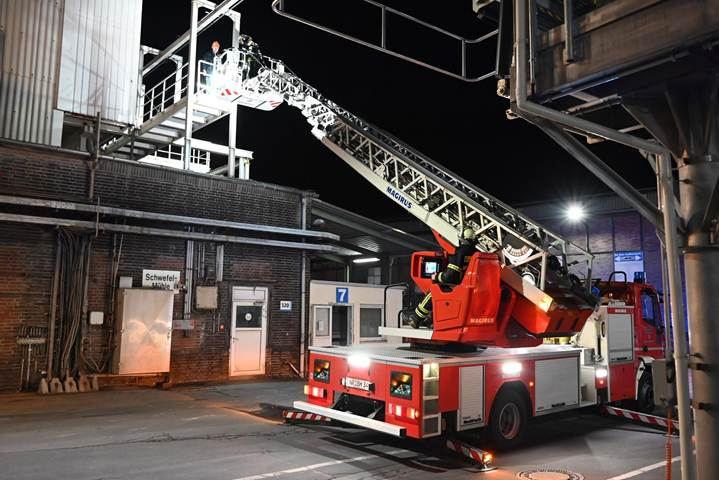 Ein Bild, das Feuerwehrmann, Fahrzeug, Rad, Landfahrzeug enthält.
KI-generierte Inhalte können fehlerhaft sein.